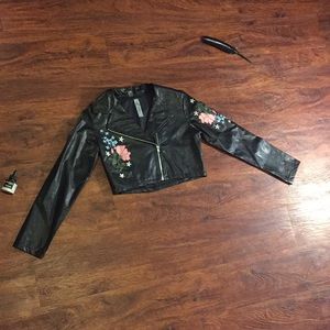 Cropped Foe leather jacket with floral design